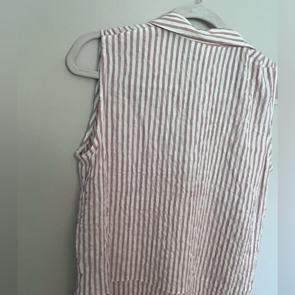 Jane & Delancey Button Down Relaxed Sleeveless Blouse - Size Medium - Picture 6 of 9